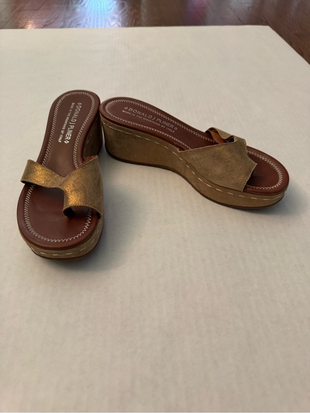 Donald J. Pliner Gold Leather Wedge Toe-Loop Mules - Picture 2 of 8
